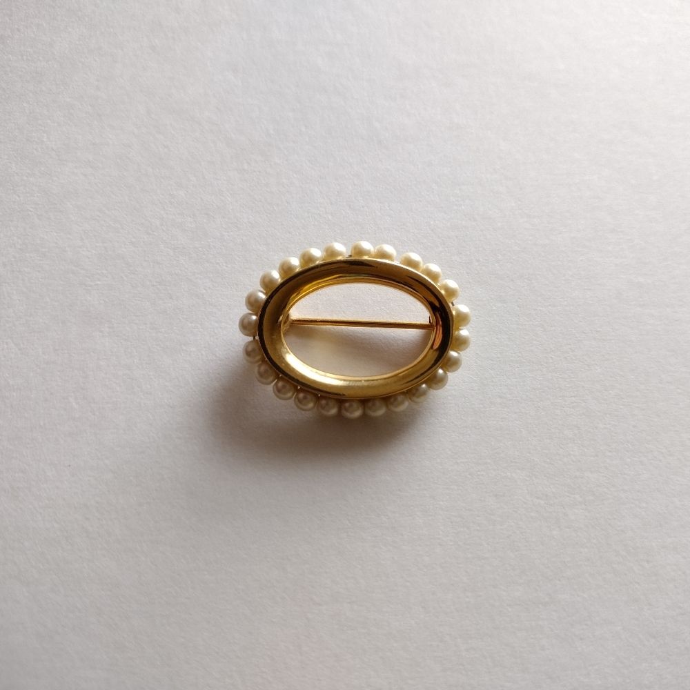 Napier Open Oval Faux Pearl Brooch 1950/60's
